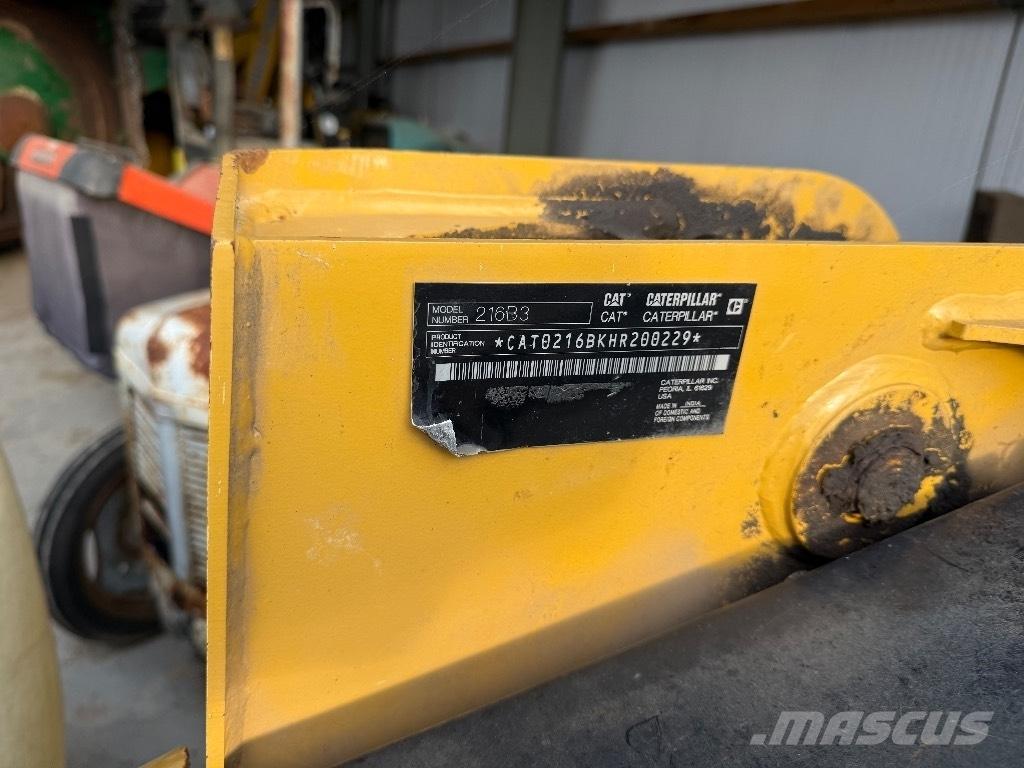 CAT 216 B 3 Minilæsser - skridstyret