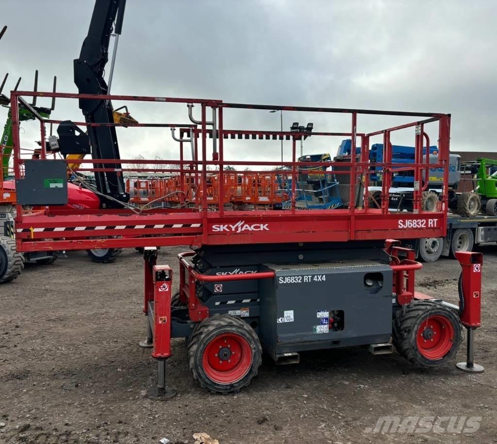 SkyJack SJ 6832 RT Saxlifte
