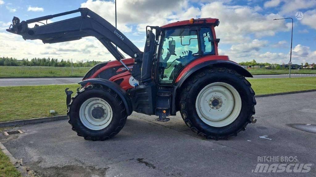 Valtra T 214 Traktorer