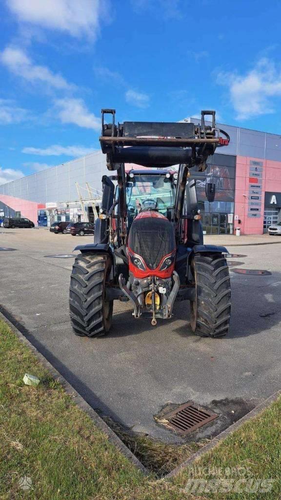Valtra T 214 Traktorer