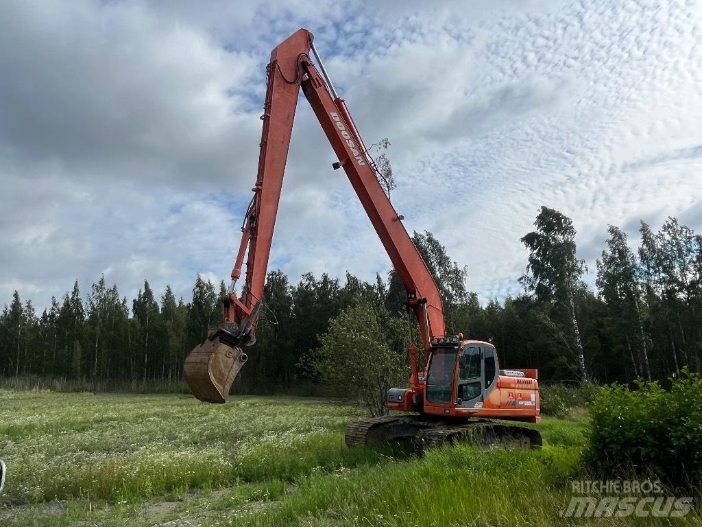Doosan DX 225 LC Gravemaskiner med lang gravebom