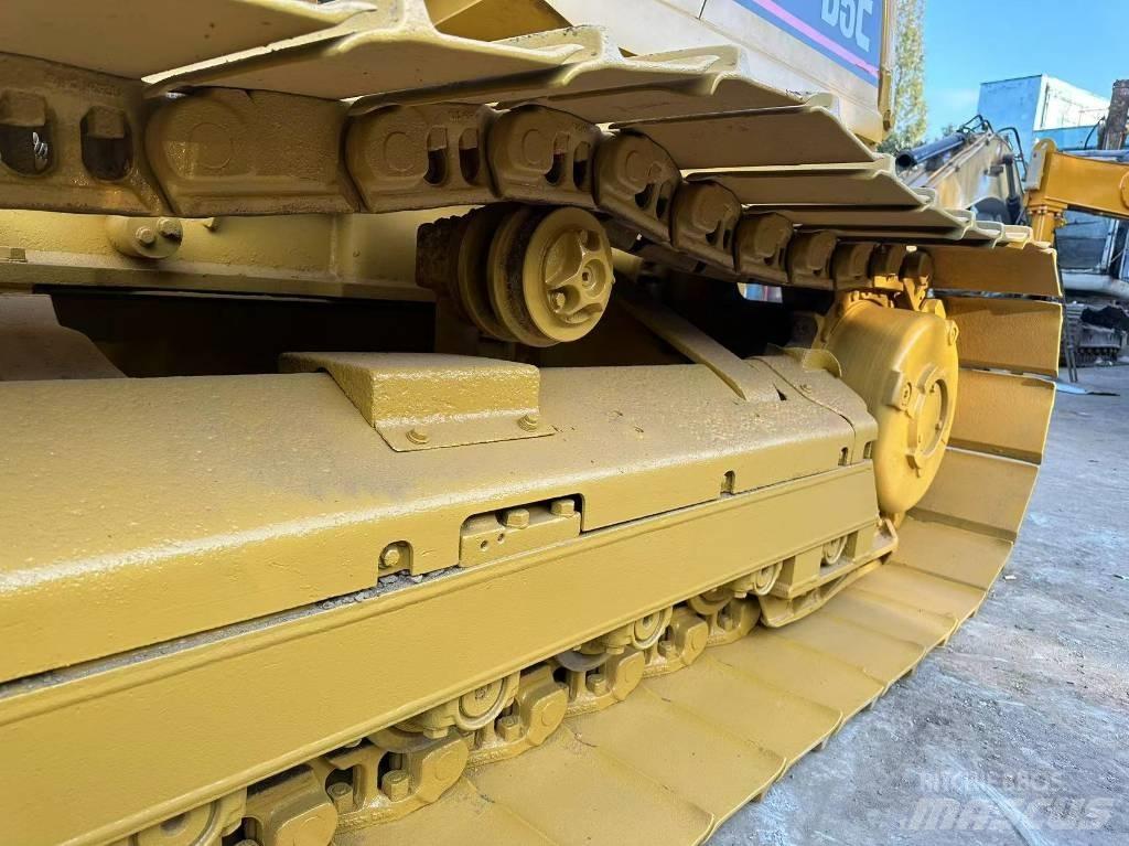 CAT D 5 C Bulldozer på larvebånd