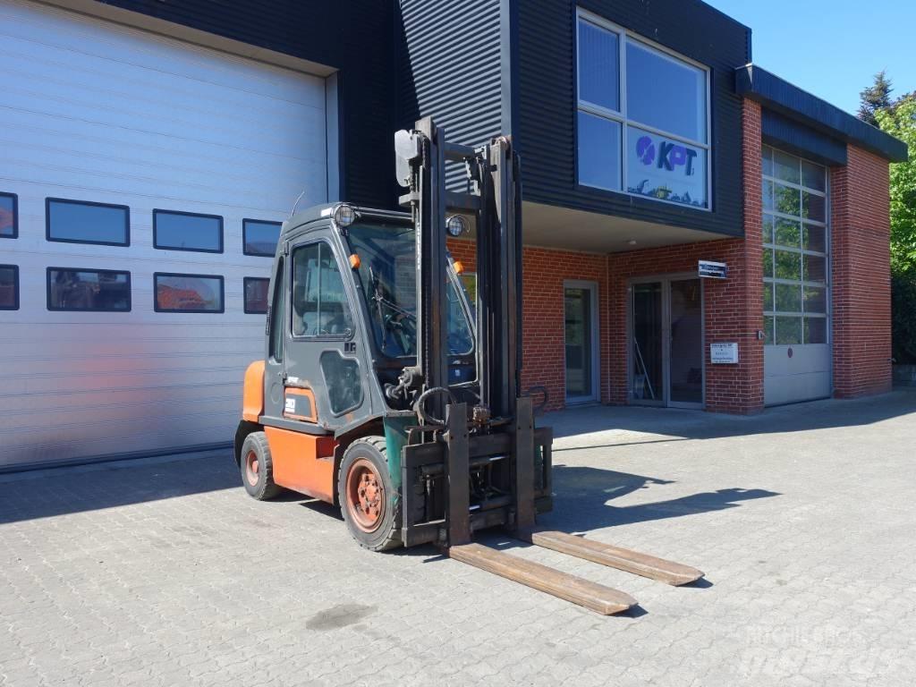 Nissan FGD 02A30Q Diesel gaffeltrucks