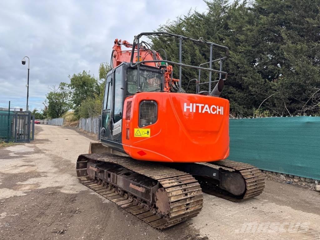 Hitachi ZX 135 US-5B Gravemaskiner på larvebånd