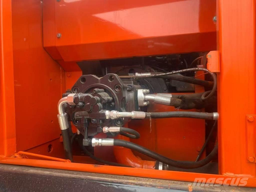 Doosan DX 225 LC Gravemaskiner på larvebånd