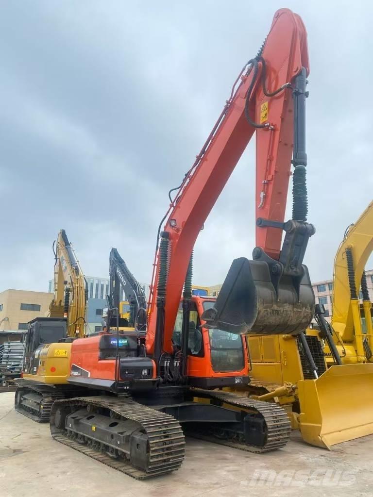 Doosan DX 225 LC Gravemaskiner på larvebånd