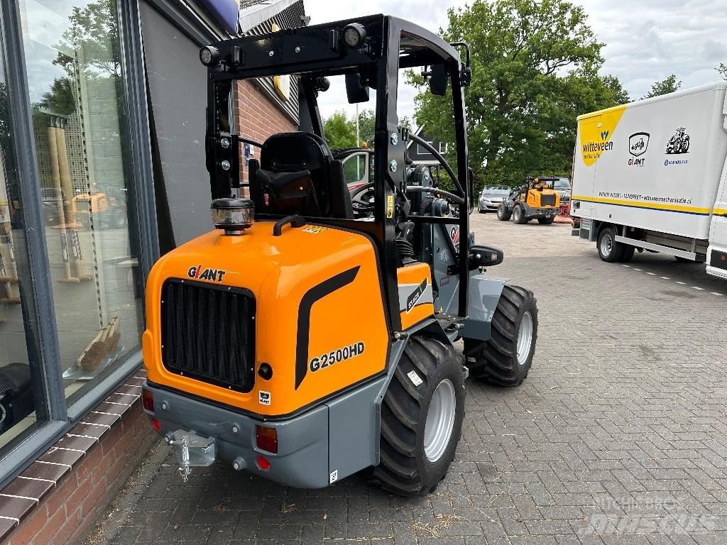 GiANT G2500HD Læssere