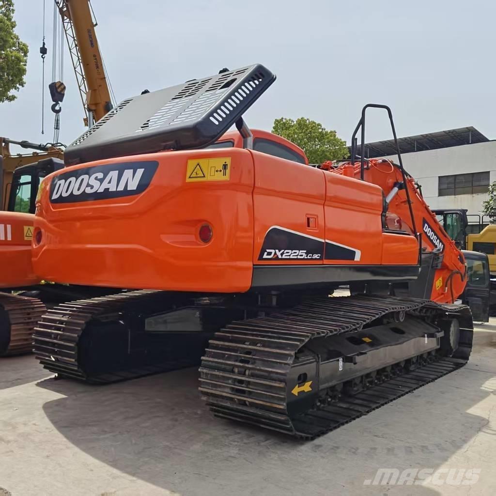 Doosan DX 225 Gravemaskiner på larvebånd