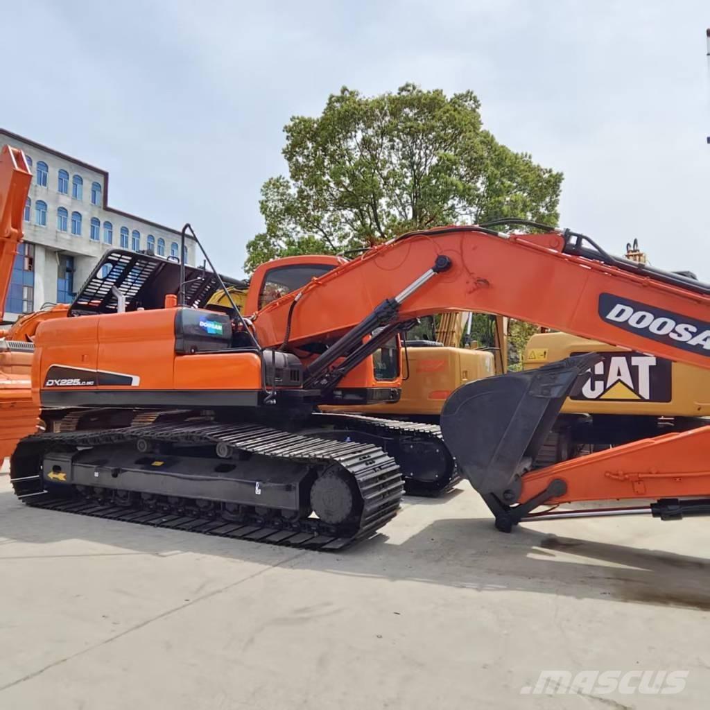 Doosan DX 225 Gravemaskiner på larvebånd