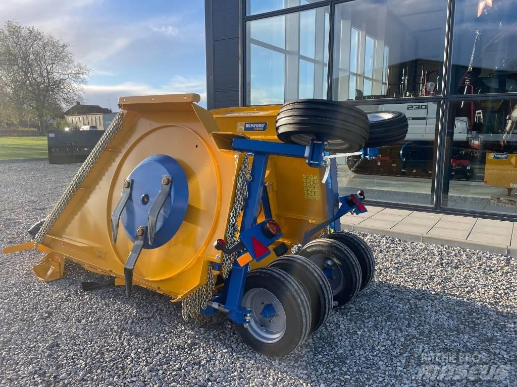 Bomford TriWing 4600 Græsslåmaskiner