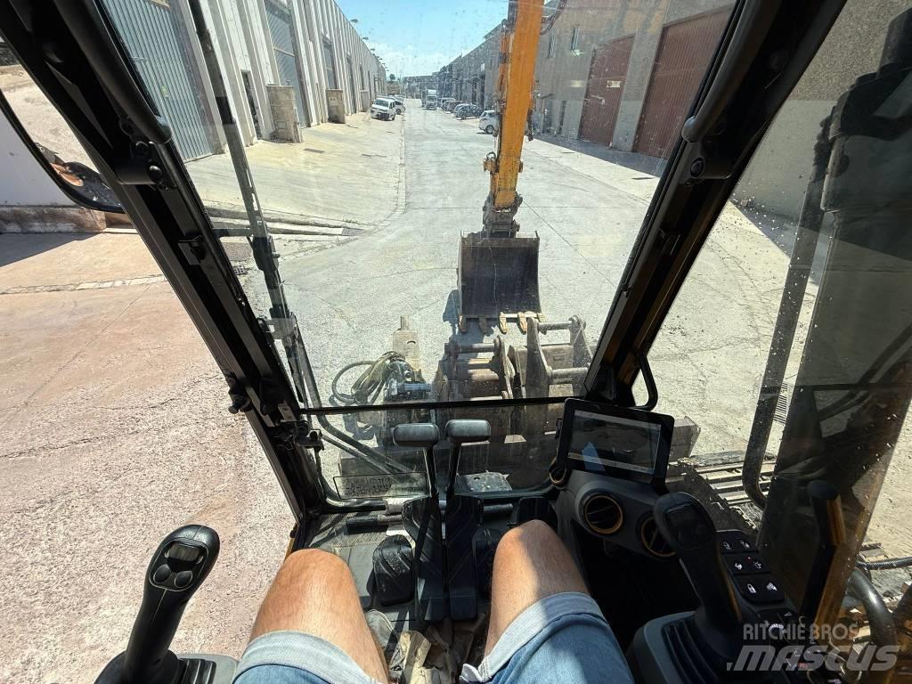 JCB 131 X LCD Gravemaskiner på larvebånd