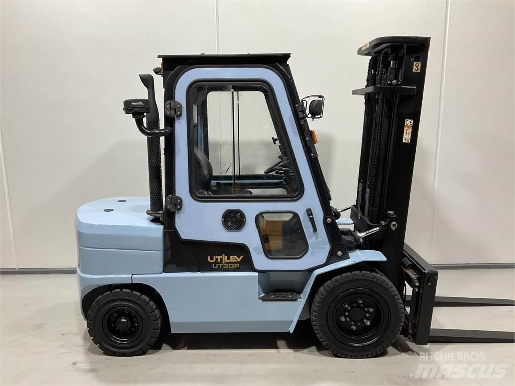 Utilev UT30P Diesel gaffeltrucks