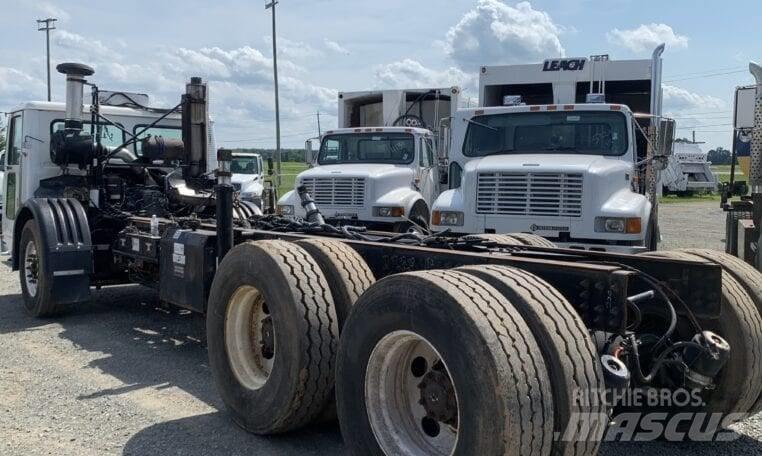 Autocar WX64 Chassis