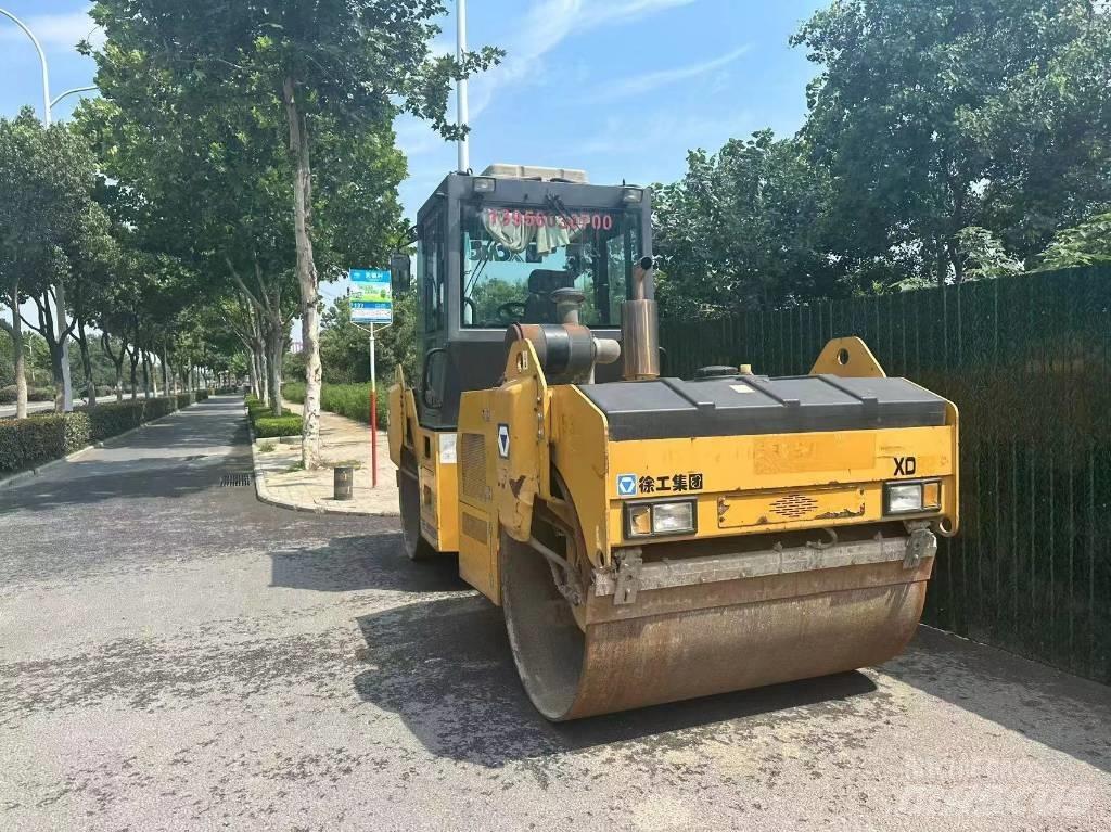 XCMG XD 82 Jordvibrationstromler