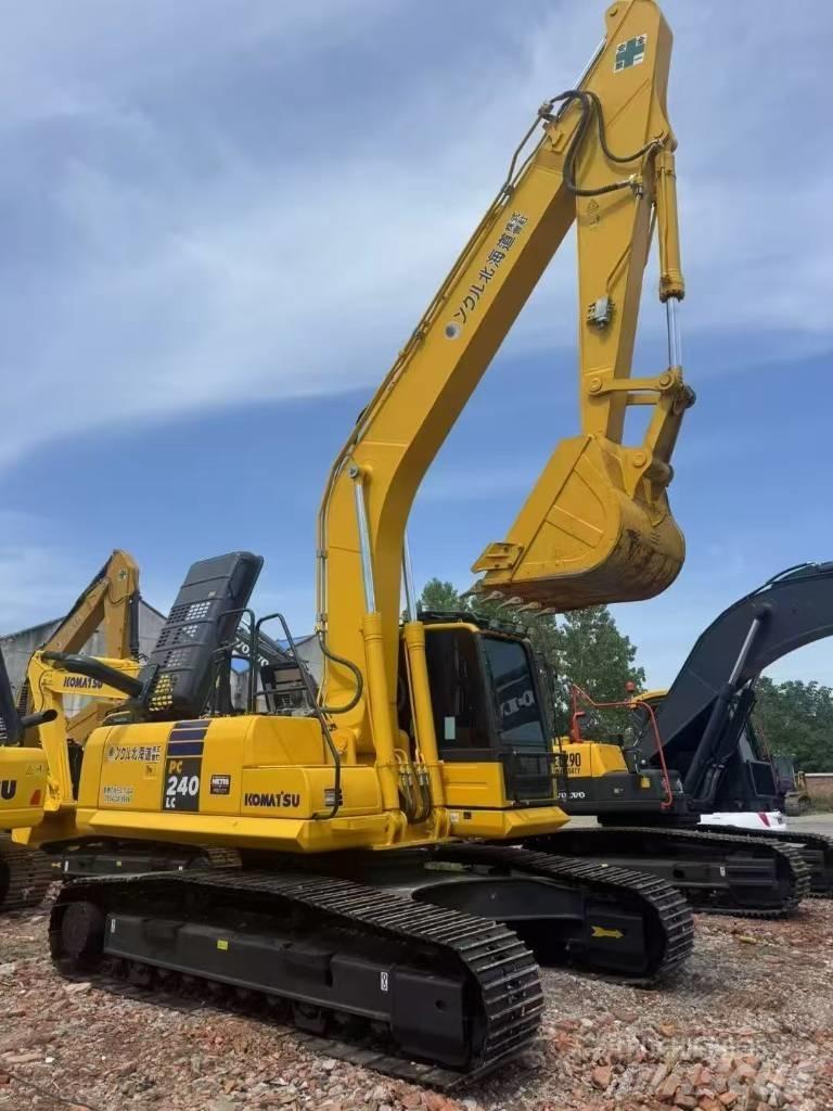 Komatsu 240LC-8 Gravemaskiner på larvebånd