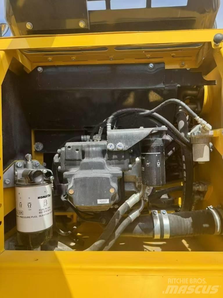 Komatsu 240LC-8 Gravemaskiner på larvebånd