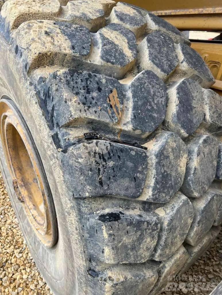 CAT 730 Terrængående lastbiler
