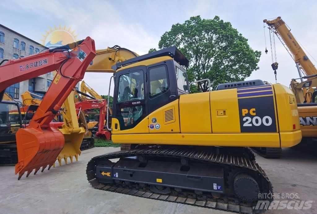 Komatsu PC 200-7 Gravemaskiner på larvebånd