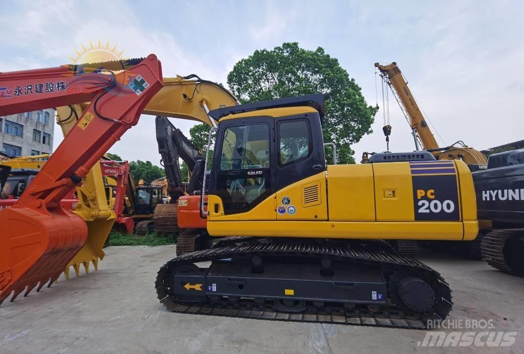 Komatsu PC 200-7 Gravemaskiner på larvebånd
