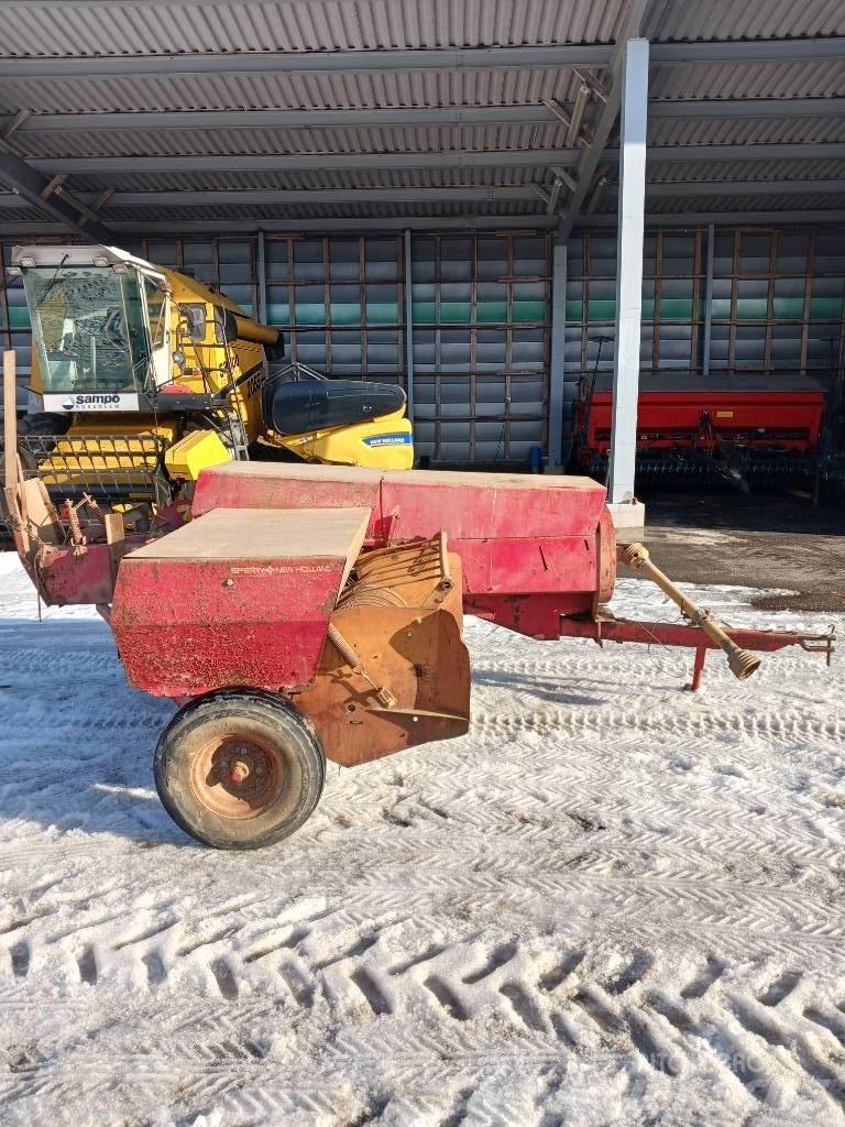 New Holland 265 Pressere til firkantede baller
