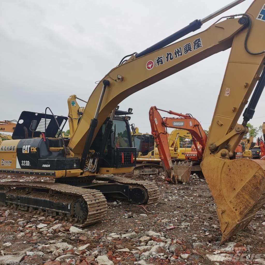 CAT 323DL Gravemaskiner på larvebånd