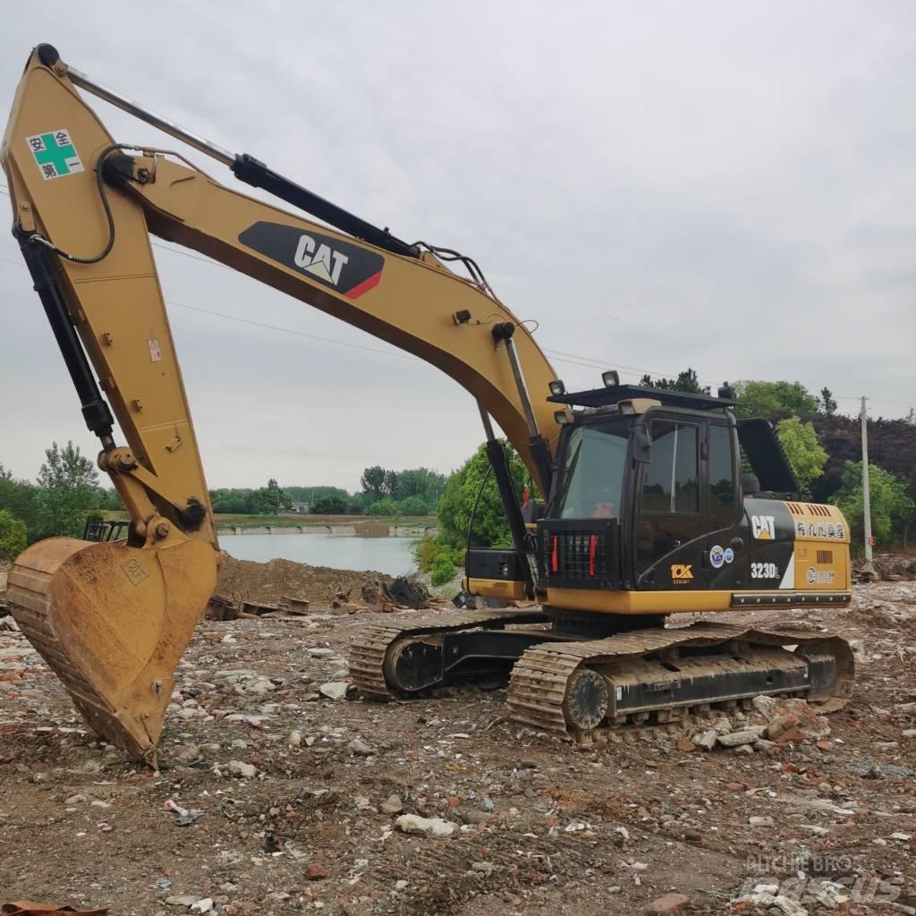 CAT 323DL Gravemaskiner på larvebånd