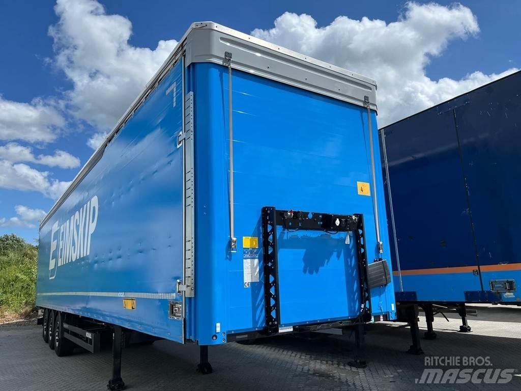 Kögel SN24 Semi-trailer med Gardinsider