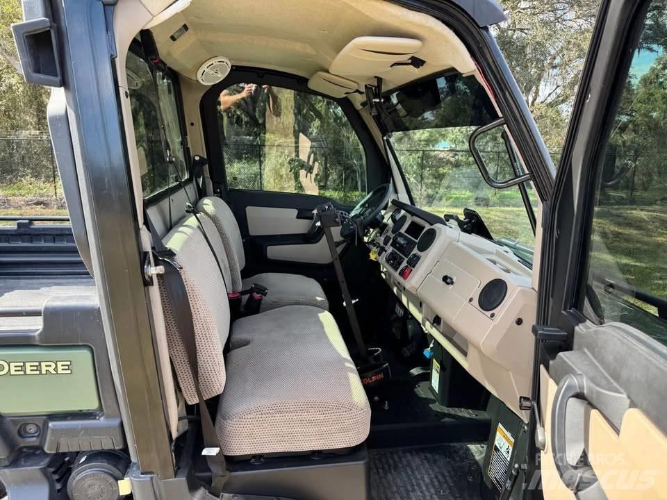 John Deere XUV835R Hjælpemaskiner