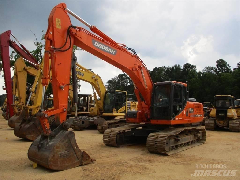 Doosan DX 225 Gravemaskiner på larvebånd
