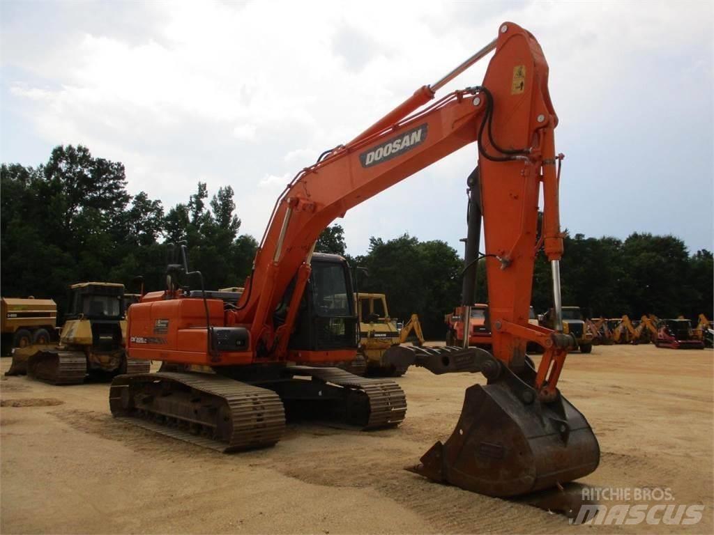 Doosan DX 225 Gravemaskiner på larvebånd