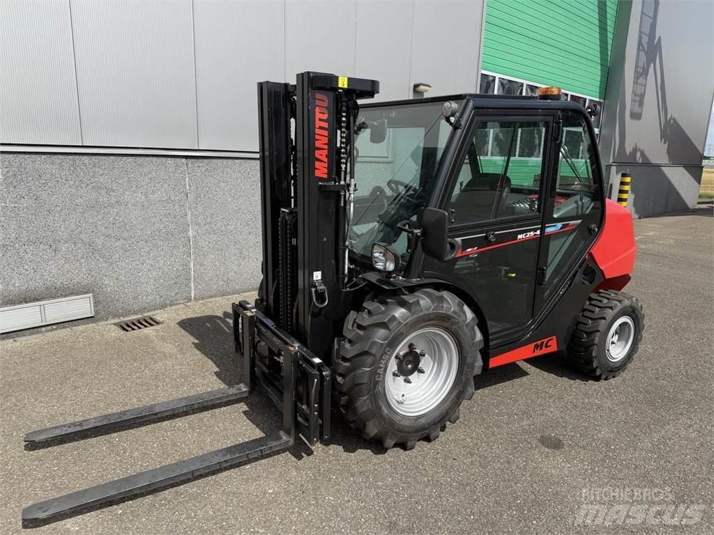 Manitou MC25-4 Terrængående gaffeltruck