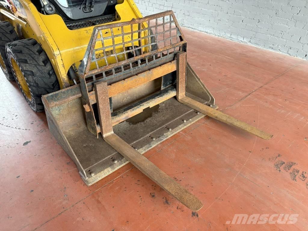 CAT 216 B Minilæsser - skridstyret