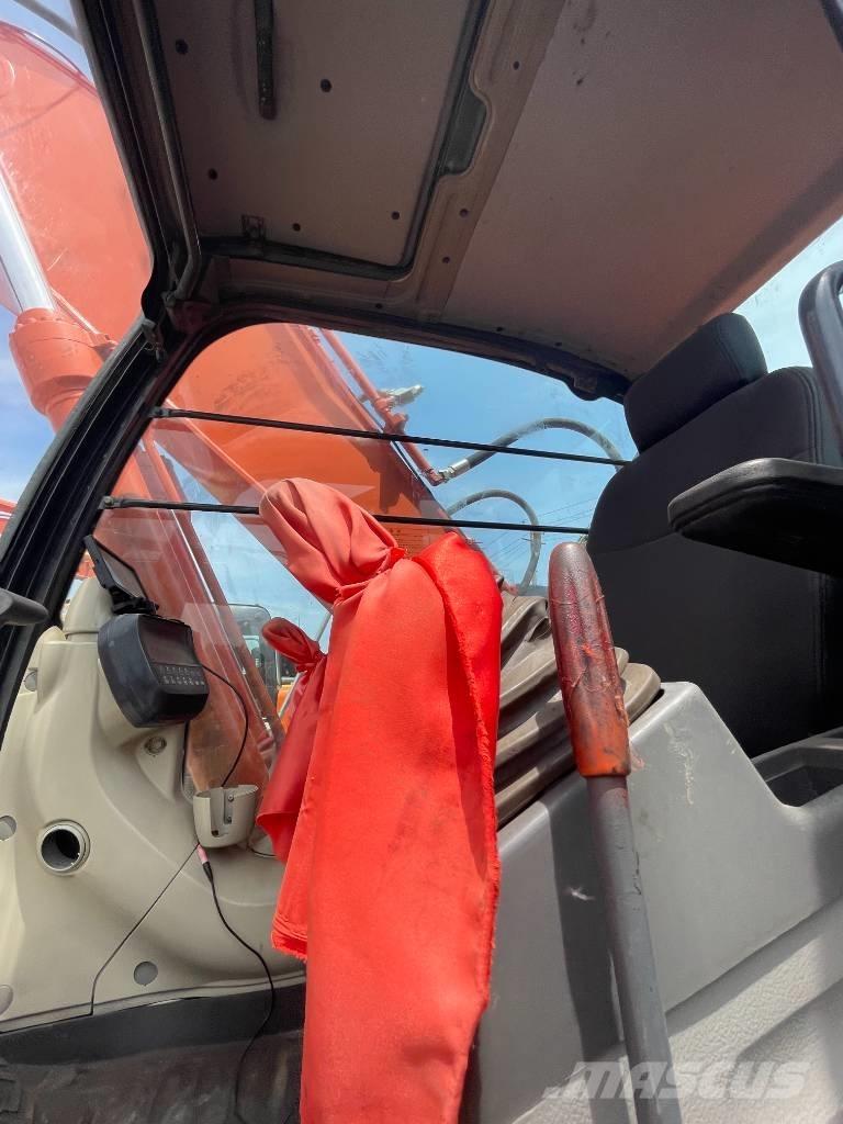 Hitachi ZX 240 Gravemaskiner på larvebånd