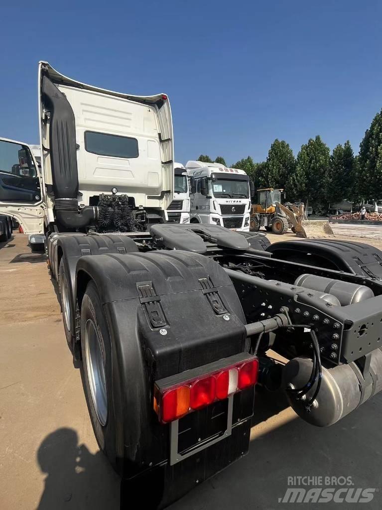 Sinotruk T7H Trækkere