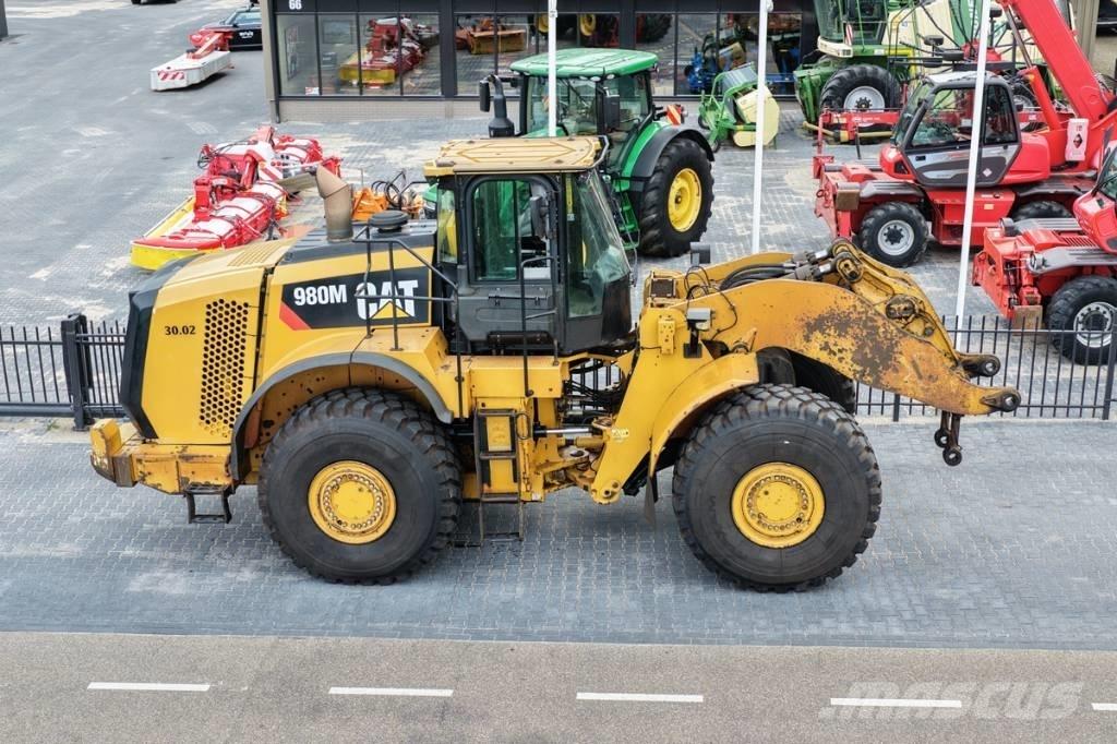 CAT 980M shovel + Bak Læssemaskiner på hjul
