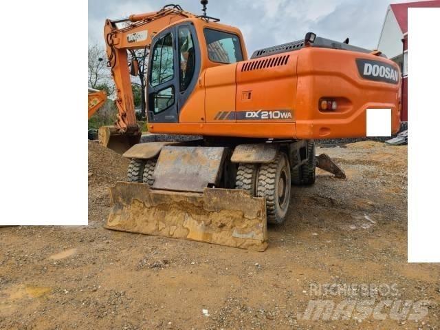 Doosan DX 210 W Gravemaskiner på hjul