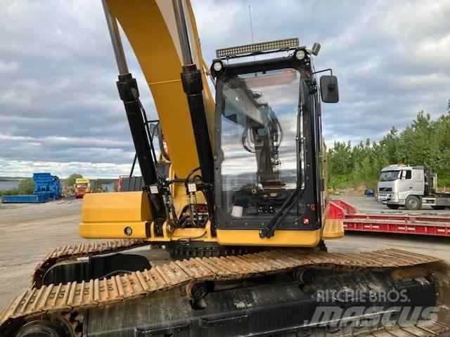 CAT 330 Gravemaskiner på larvebånd