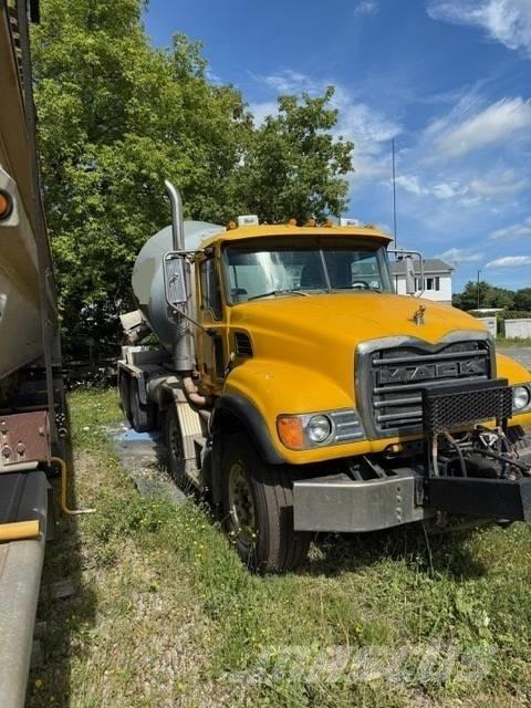 Mack CV 713 Betonpumper