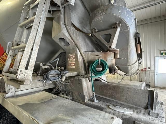 Mack CV 713 Betonpumper