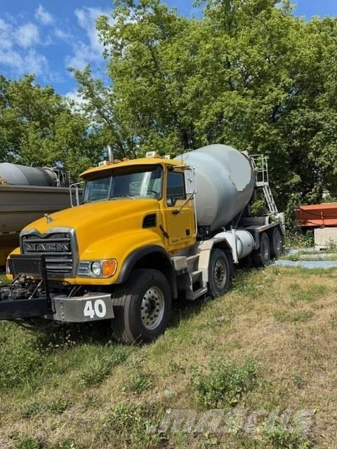 Mack CV 713 Betonpumper