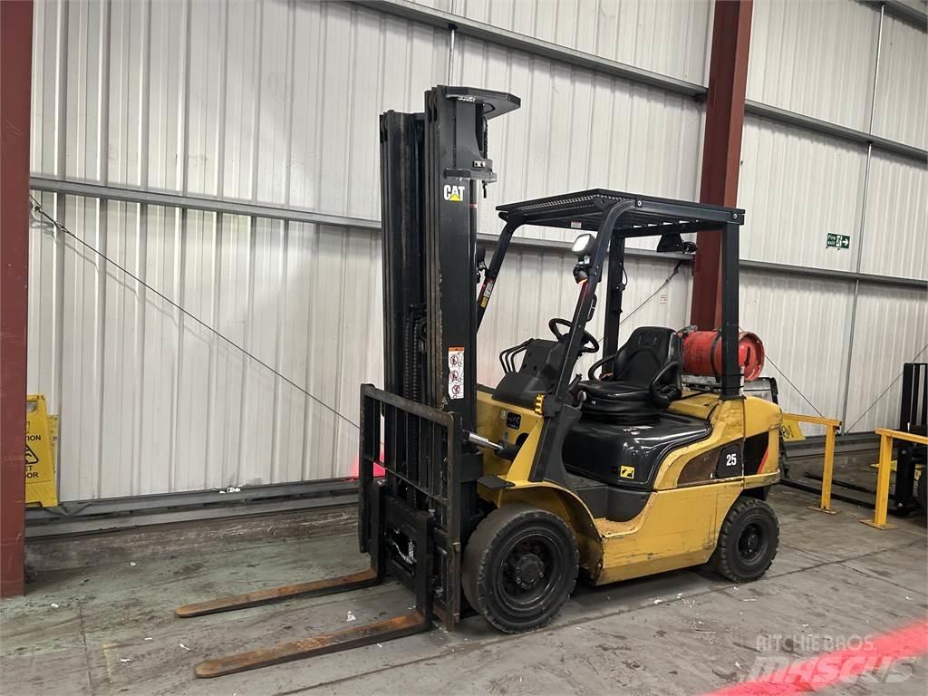 CAT GP25NT LPG gaffeltrucks