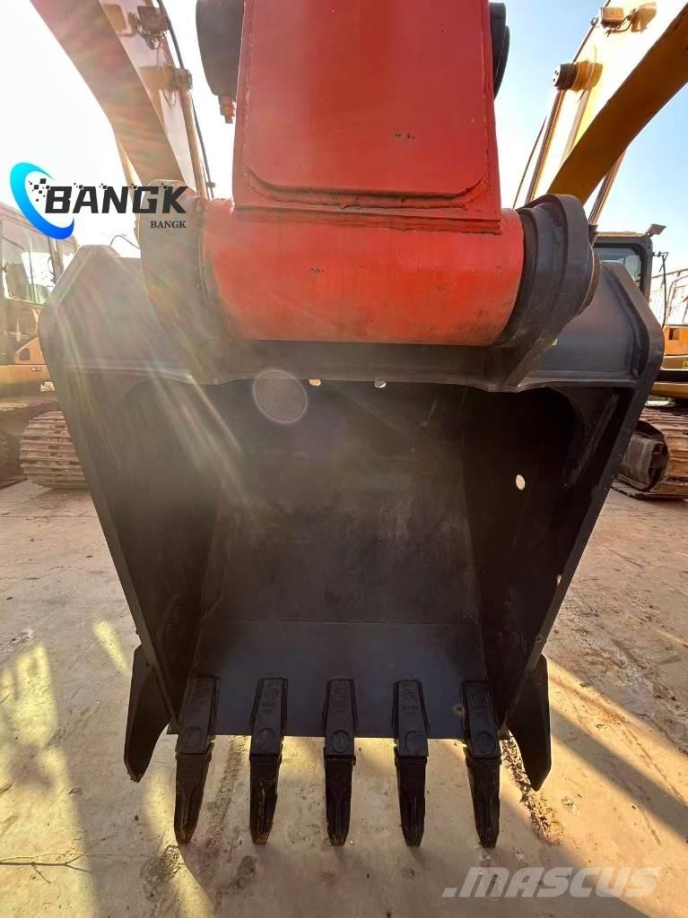 Hitachi ZX 240 Gravemaskiner på larvebånd