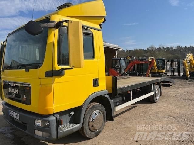 MAN 7.150 Flatbed lastbiler med spil