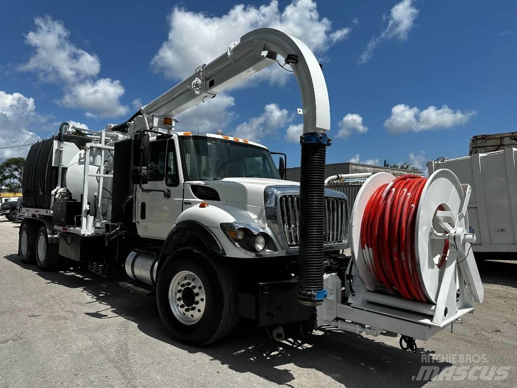 International 7500 Slamsuger