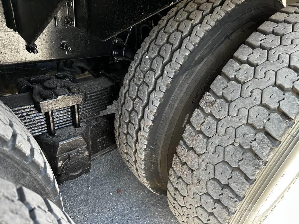 International 7500 Slamsuger