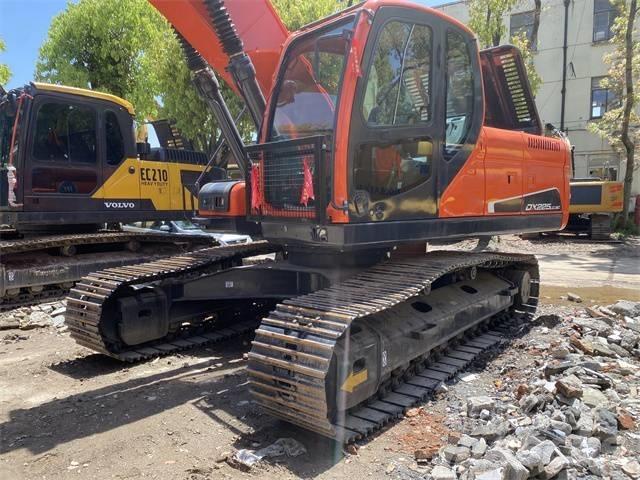 Doosan DX 225 LC Gravemaskiner på larvebånd