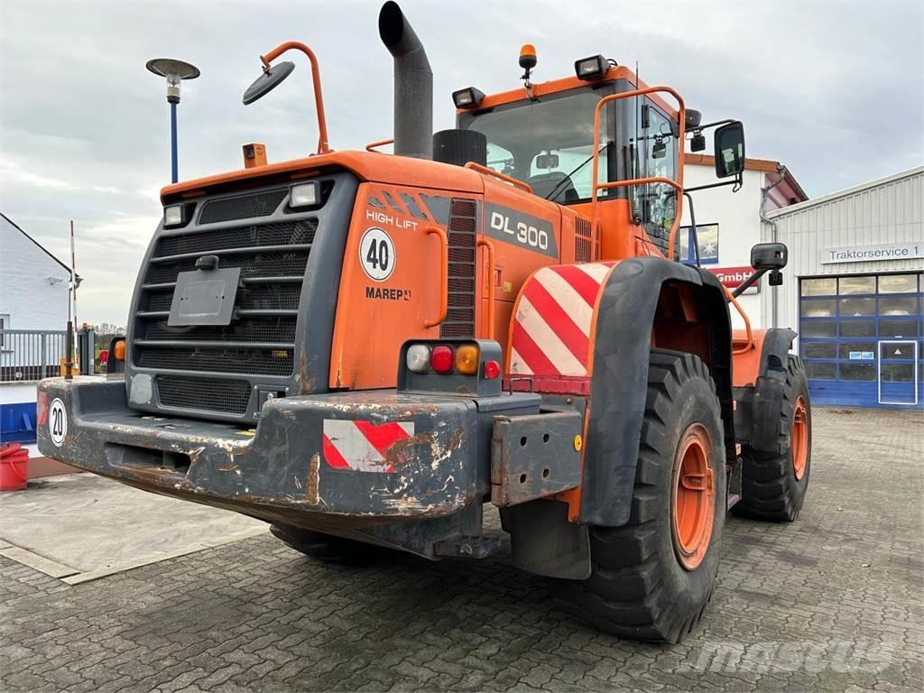 Doosan DL 300 Læssemaskiner på hjul
