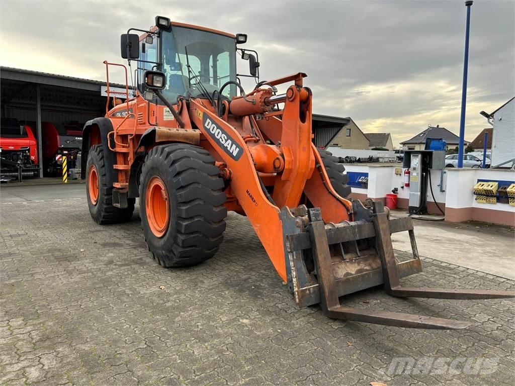 Doosan DL 300 Læssemaskiner på hjul