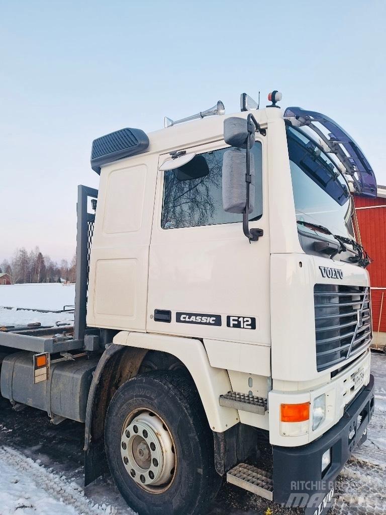 Volvo F 12 Lastbil med lad/Flatbed
