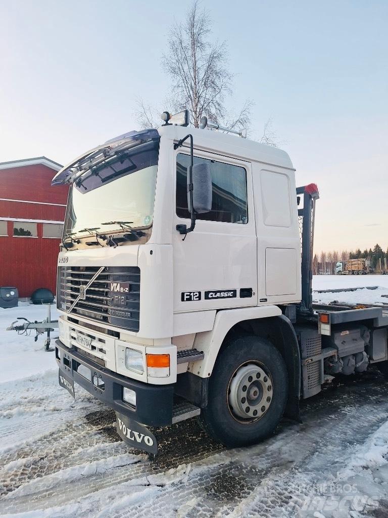 Volvo F 12 Lastbil med lad/Flatbed